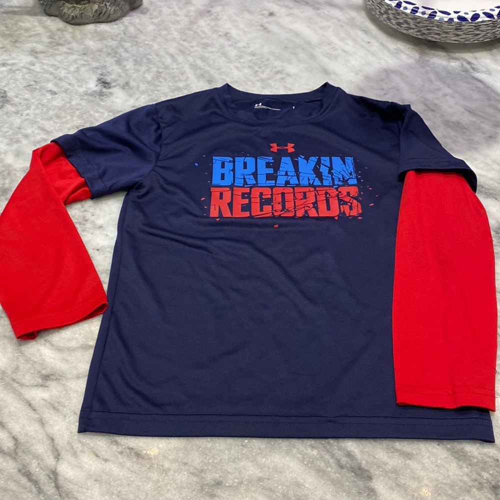Under Armour Boys sports long sleeve t-shirt. Blue with red sleeves